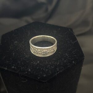 Silver Floral Pattern Band Ring